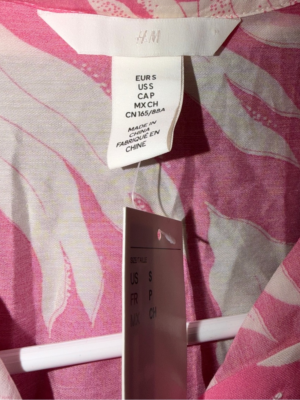 H&M Women’s Pink and White Floral Button-Up Shirt NWT Small - Picture 2 of 4